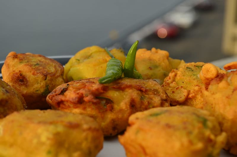 vada pav best street food in Mumbai