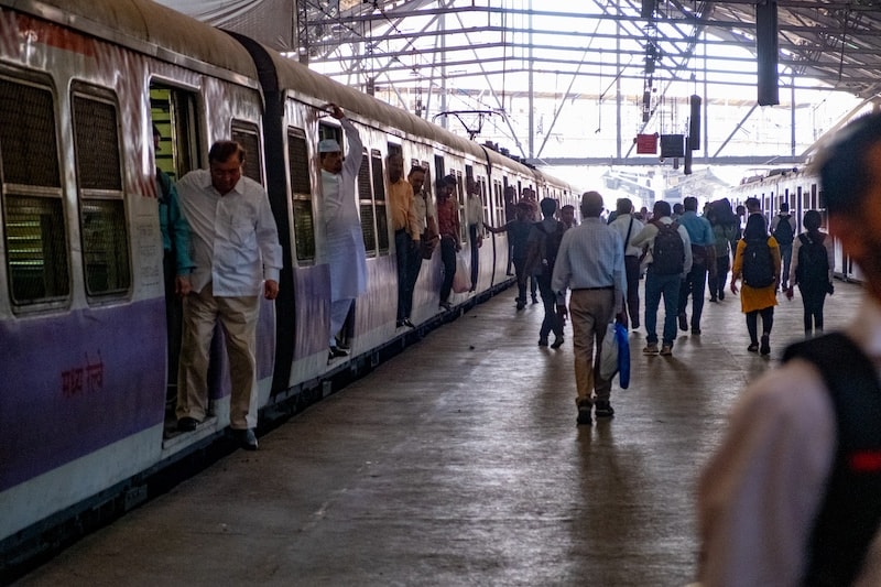 Crowds in India at Mumbai CSMT station